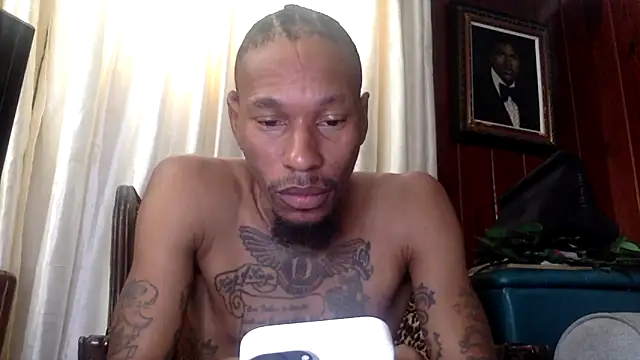 Snapshot of KingDerRico chatting on 10-29-25, 04:39 KingDerRico online show from 10-29-25, 04:39