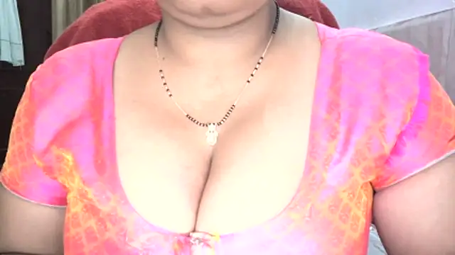 Snapshot of Gulaboo_bhabi chatting on 02-14-26, 07:25 Gulaboo bhabi online show from 02-14-26, 07:25