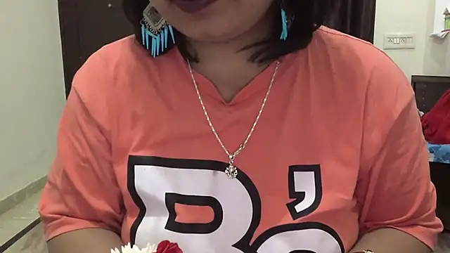 Snapshot of Gulaboo_bhabi chatting on 03-06-25, 10:36 Gulaboo bhabi online show from 03-06-25, 10:36