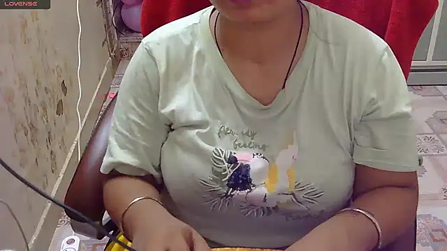 Snapshot of Gulaboo_bhabi chatting on 09-20-25, 08:08 Gulaboo bhabi online show from 09-20-25, 08:08