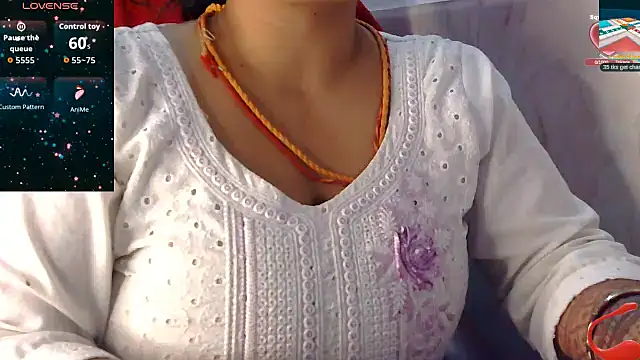 Snapshot of Gulaboo_bhabi chatting on 10-11-25, 01:45 Gulaboo bhabi online show from 10-11-25, 01:45