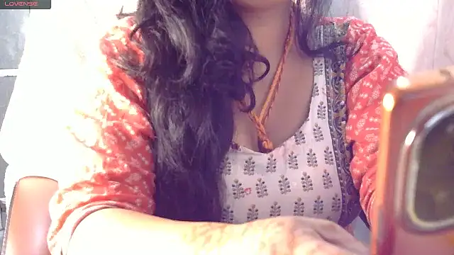 Snapshot of Gulaboo_bhabi chatting on 10-08-25, 06:19 Gulaboo bhabi online show from 10-08-25, 06:19