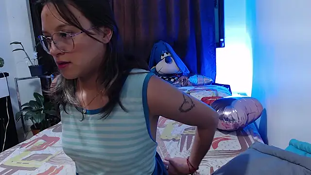 Snapshot of Zoe--khalL chatting on 01-15-26, 06:17 Zoe--khalL online show from 01-15-26, 06:17