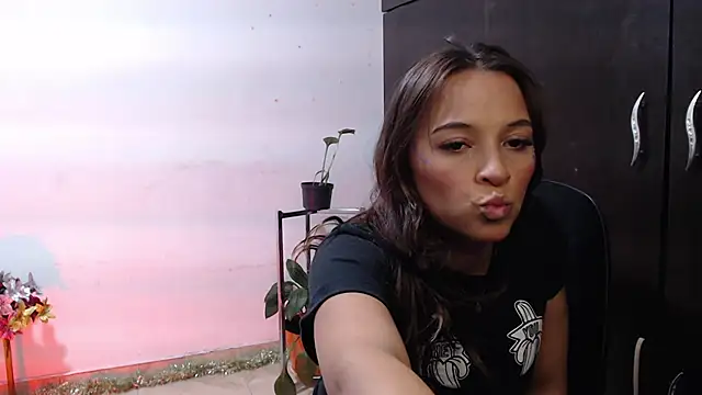 Snapshot of Zoe--khalL chatting on 12-03-25, 01:06 Zoe--khalL online show from 12-03-25, 01:06