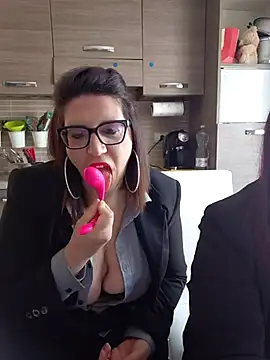 carolyne2023 online show from 03-28-26, 09:43