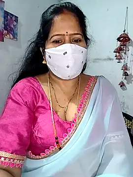 Snapshot of Rani_Darling_99 chatting on 10-24-25, 03:22 Rani Darling 99 online show from 10-24-25, 03:22