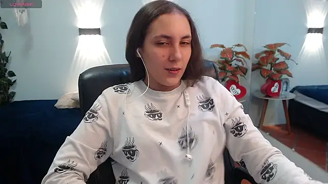 xlunna online show from 10-18-25, 02:19