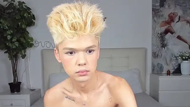 Felix Rey online show from 11-30-25, 03:57