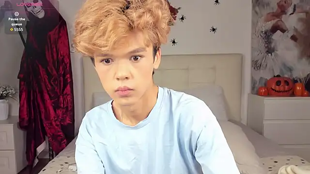 Felix Rey online show from 10-22-25, 05:23