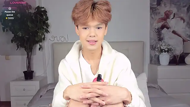 Felix Rey online show from 09-24-25, 04:24