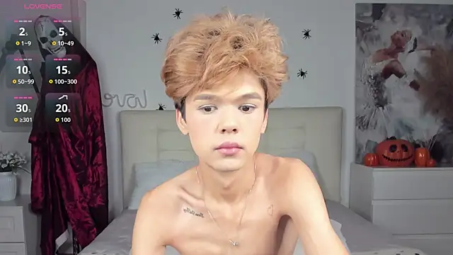 Felix Rey online show from 10-23-25, 04:38