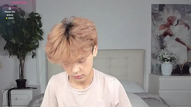 Felix Rey online show from 09-27-25, 05:41