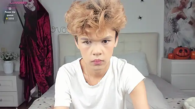 Felix Rey online show from 10-18-25, 09:33