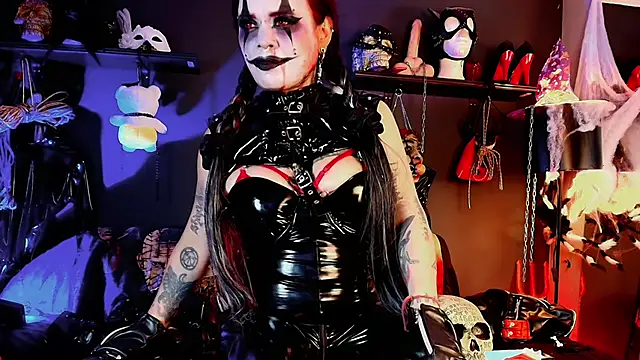 MorganaCrowley online show from 10-31-25, 06:26