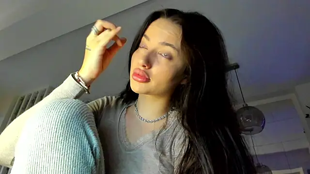 Snapshot of IreneVON chatting on 10-17-25, 03:54 IreneVON online show from 10-17-25, 03:54