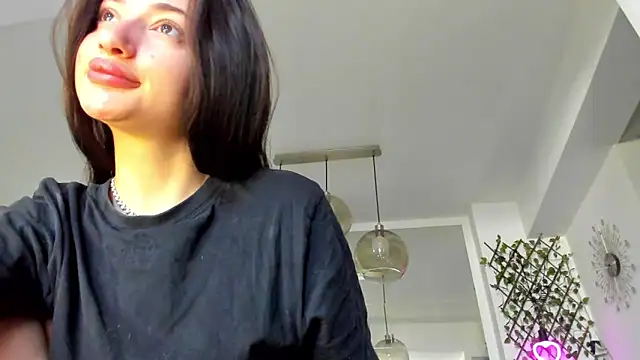 Snapshot of IreneVON chatting on 03-09-25, 06:39 IreneVON online show from 03-09-25, 06:39