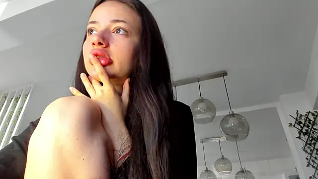 Snapshot of IreneVON chatting on 03-22-25, 05:49 IreneVON online show from 03-22-25, 05:49