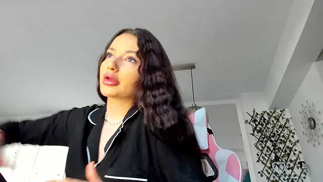 Snapshot of IreneVON chatting on 03-19-25, 05:30 IreneVON online show from 03-19-25, 05:30