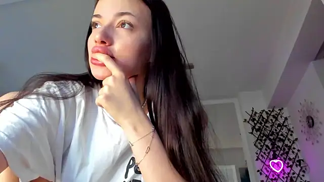 Snapshot of IreneVON chatting on 02-20-25, 06:06 IreneVON online show from 02-20-25, 06:06