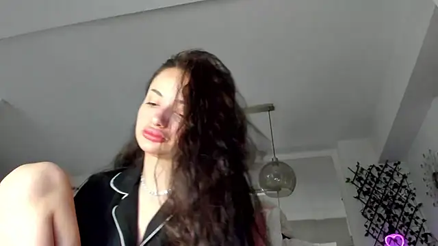 Snapshot of IreneVON chatting on 02-14-25, 04:58 IreneVON online show from 02-14-25, 04:58