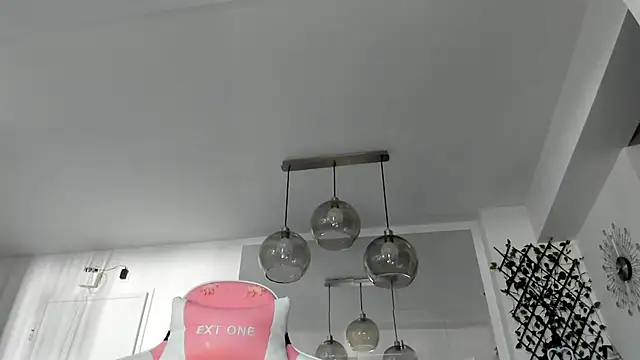 Snapshot of IreneVON chatting on 03-21-25, 05:43 IreneVON online show from 03-21-25, 05:43