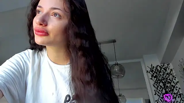 Snapshot of IreneVON chatting on 03-04-25, 06:04 IreneVON online show from 03-04-25, 06:04