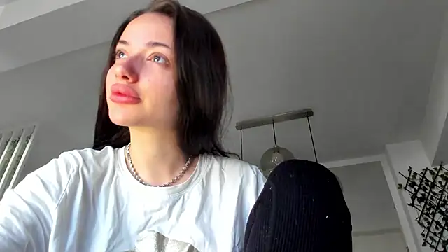 Snapshot of IreneVON chatting on 03-16-25, 05:58 IreneVON online show from 03-16-25, 05:58