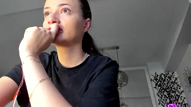 Snapshot of IreneVON chatting on 03-10-25, 05:33 IreneVON online show from 03-10-25, 05:33