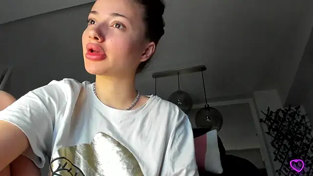 Snapshot of IreneVON chatting on 03-15-25, 03:48 IreneVON online show from 03-15-25, 03:48