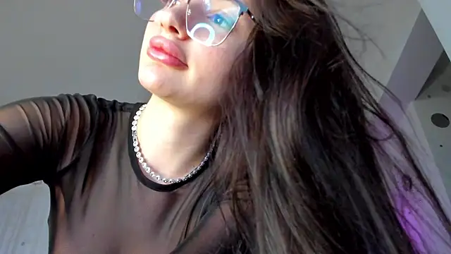 Snapshot of IreneVON chatting on 02-08-25, 08:42 IreneVON online show from 02-08-25, 08:42