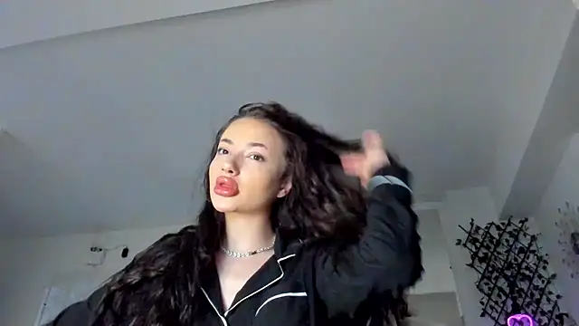 Snapshot of IreneVON chatting on 02-15-25, 05:41 IreneVON online show from 02-15-25, 05:41