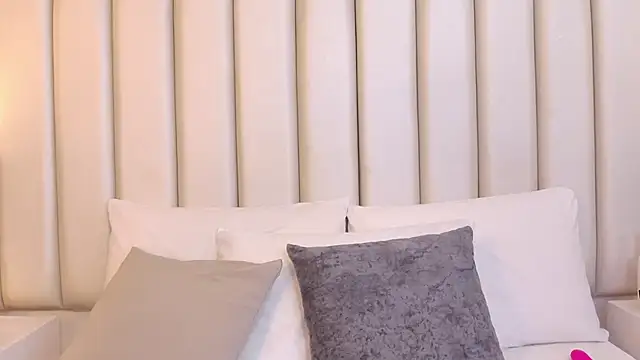 Emily robertss online show from 11-26-25, 03:06