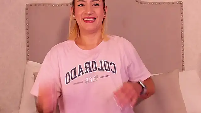 Snapshot of Emily_robertss chatting on 09-18-25, 03:31 Emily robertss online show from 09-18-25, 03:31