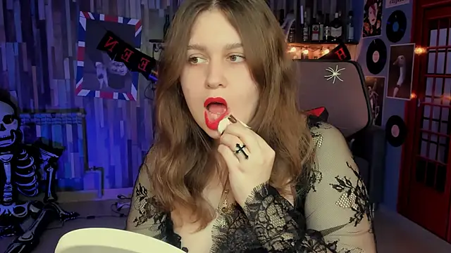 FioraMarmoris online show from 10-30-25, 01:09