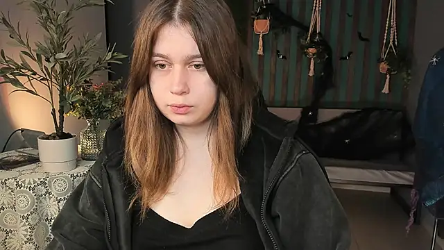 FioraMarmoris online show from 10-19-25, 05:10