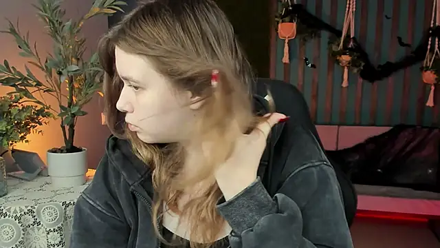 FioraMarmoris online show from 10-23-25, 01:32