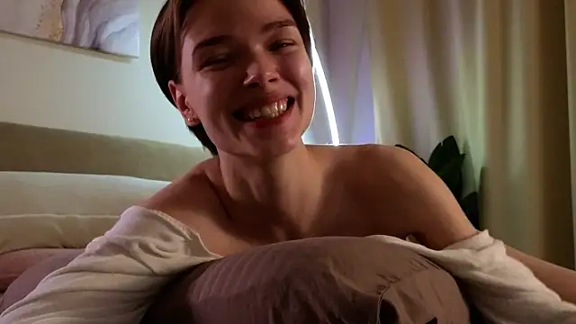 Eva Natsumi online show from 03-05-25, 12:00