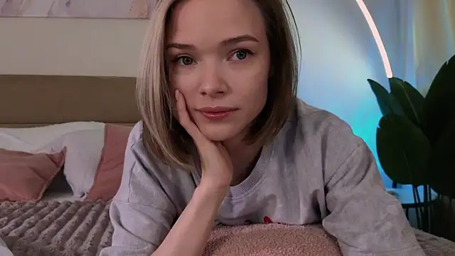 Eva Natsumi online show from 01-22-25, 03:18