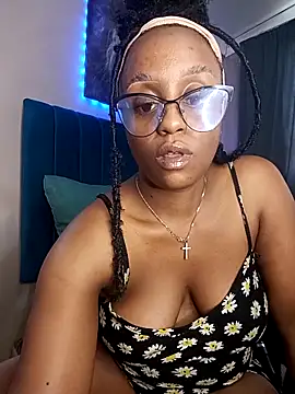 Queen-Chocolate online show from 12-22-25, 02:06