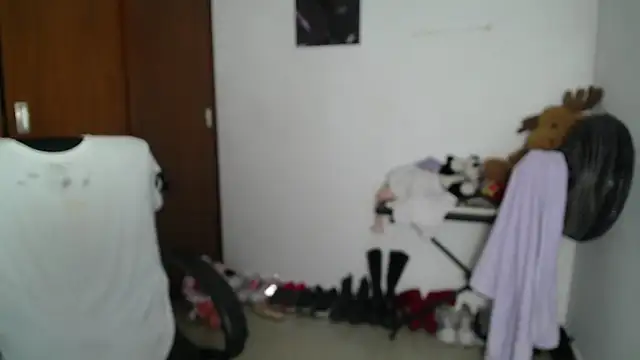 Snapshot of venelope1 chatting on 10-11-25, 06:03 venelope1 online show from 10-11-25, 06:03