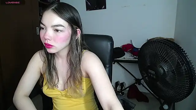 Snapshot of venelope1 chatting on 02-16-25, 10:44 venelope1 online show from 02-16-25, 10:44