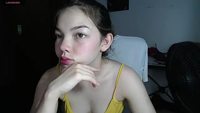 Snapshot of venelope1 chatting on 03-05-25, 06:23 venelope1 online show from 03-05-25, 06:23
