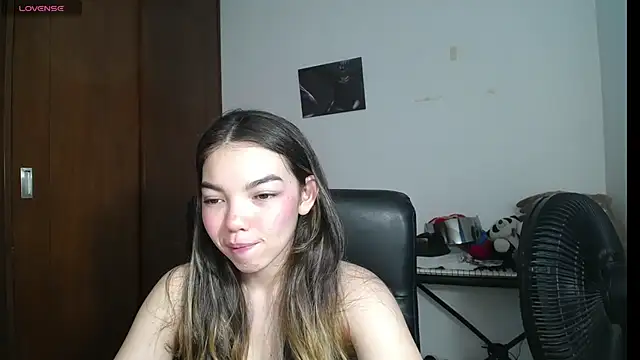 Snapshot of venelope1 chatting on 02-03-25, 04:46 venelope1 online show from 02-03-25, 04:46