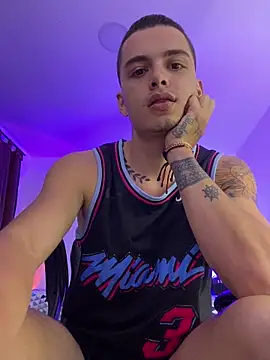 Snapshot of danny_42027 chatting on 02-06-25, 07:45 danny 42027 online show from 02-06-25, 07:45