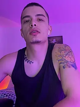 Snapshot of danny_42027 chatting on 01-22-25, 04:13 danny 42027 online show from 01-22-25, 04:13