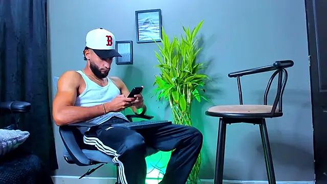 Snapshot of Damian_022 chatting on 10-28-25, 12:59 Damian 022 online show from 10-28-25, 12:59