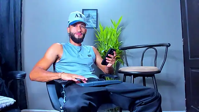 Snapshot of Damian_022 chatting on 11-07-25, 01:48 Damian 022 online show from 11-07-25, 01:48