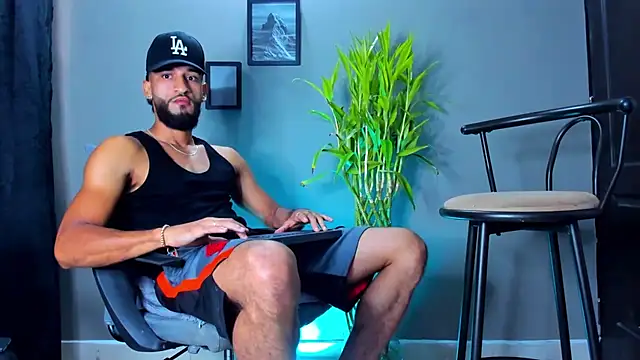 Snapshot of Damian_022 chatting on 03-16-26, 12:31 Damian 022 online show from 03-16-26, 12:31