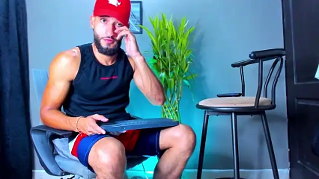 Snapshot of Damian_022 chatting on 03-19-26, 12:32 Damian 022 online show from 03-19-26, 12:32