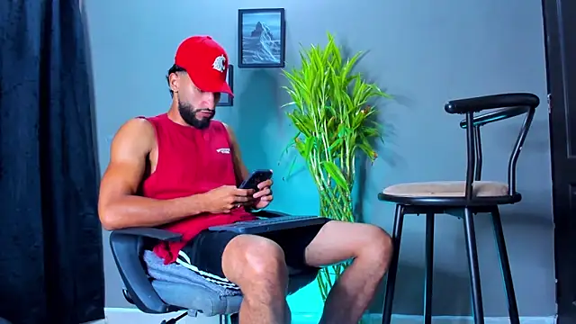 Snapshot of Damian_022 chatting on 03-28-26, 01:56 Damian 022 online show from 03-28-26, 01:56